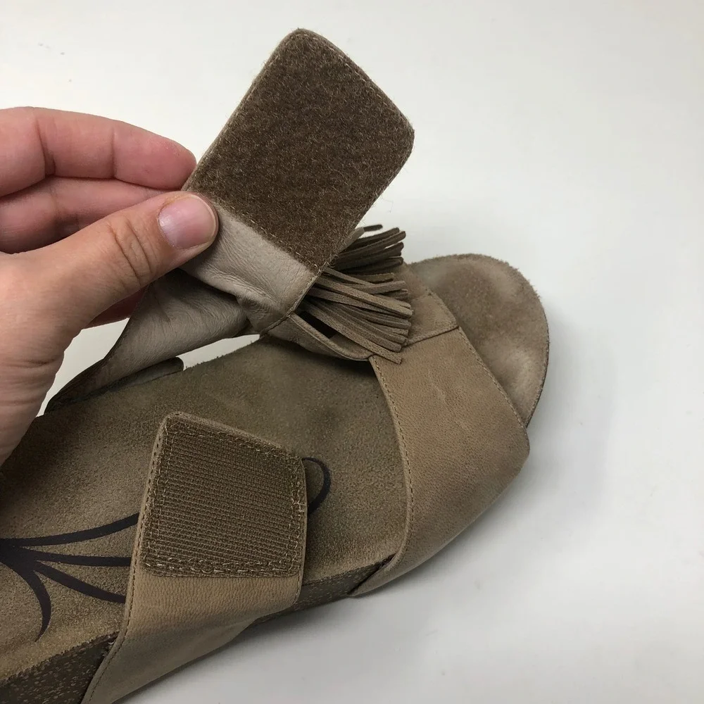 Abeo Uplift Wedge Sandals Womens 9 Neutral‎ Taupe Leather Tassel B.I.O.system